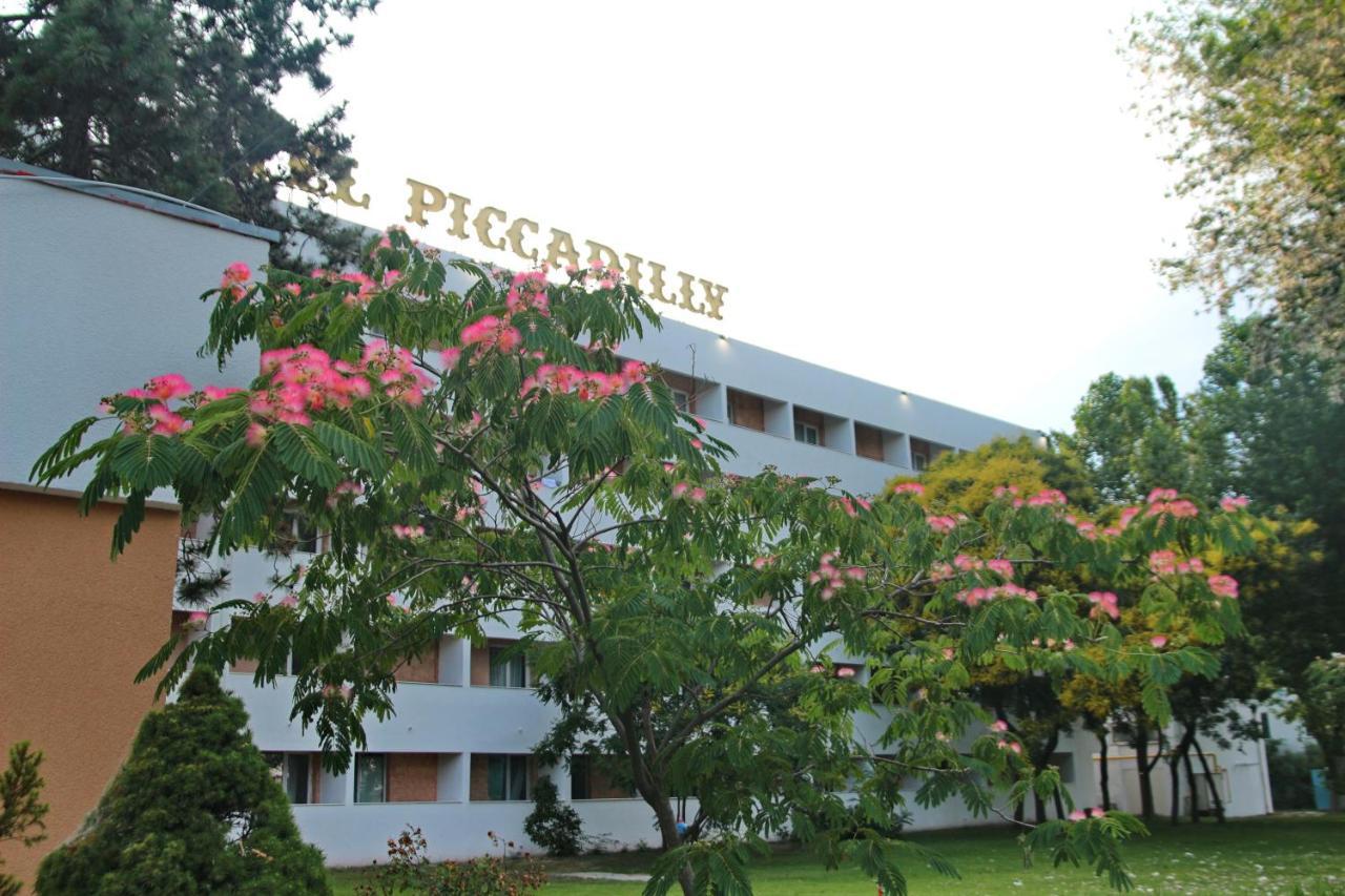 Hotel Piccadilly Mamaia Bagian luar foto