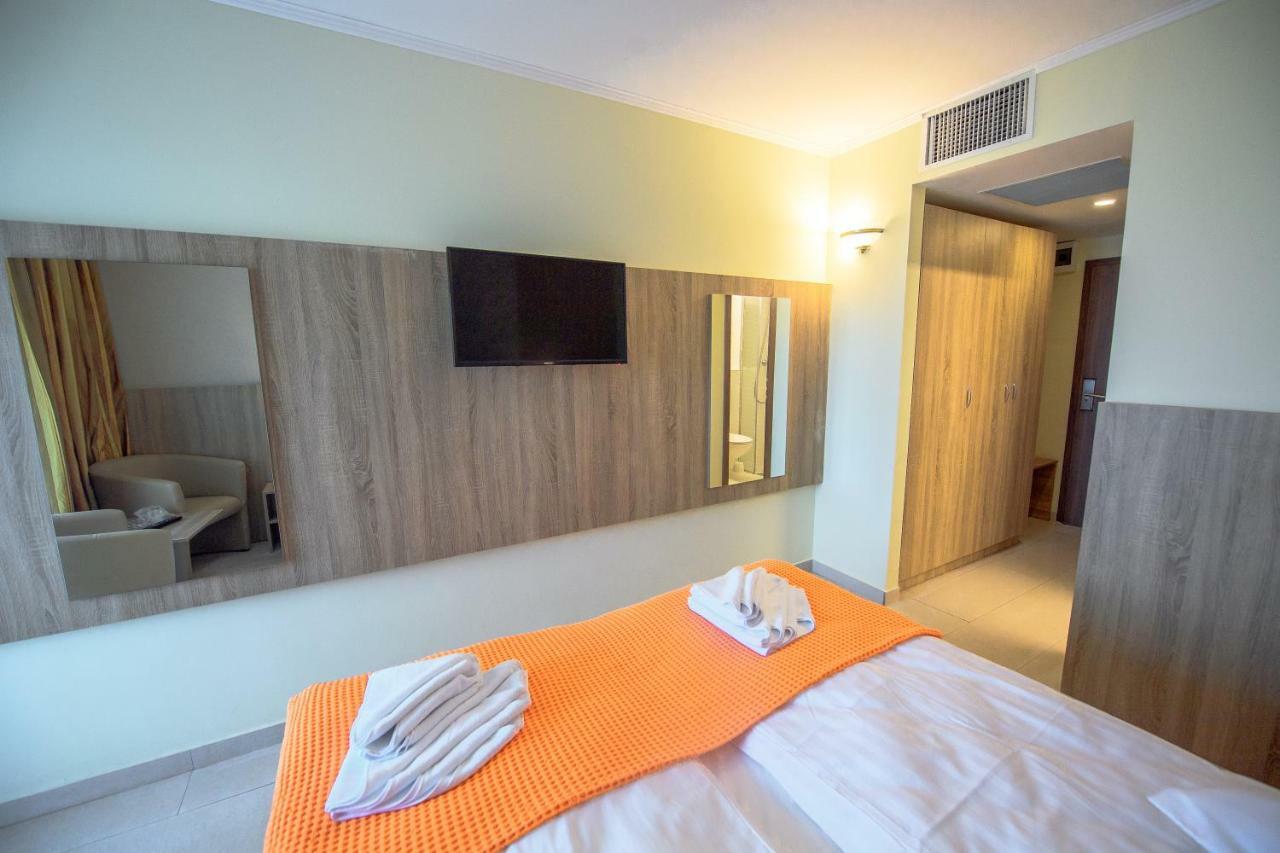 Hotel Piccadilly Mamaia Bagian luar foto