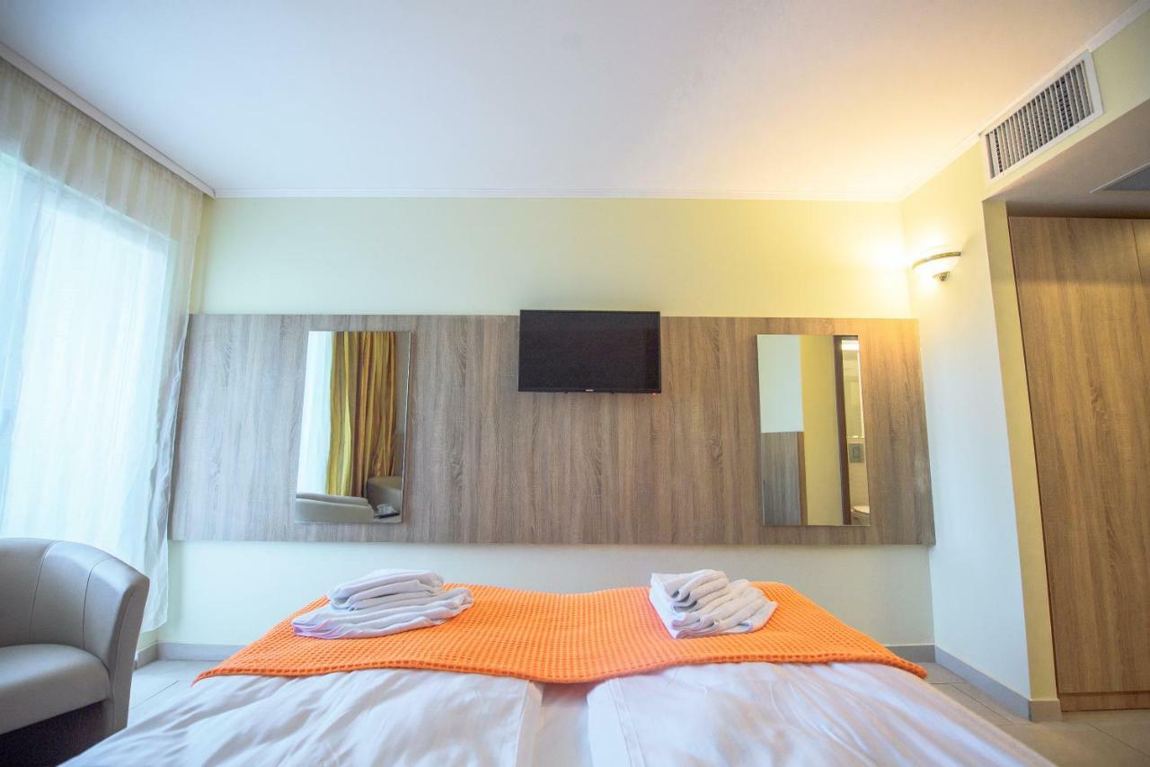 Hotel Piccadilly Mamaia Bagian luar foto