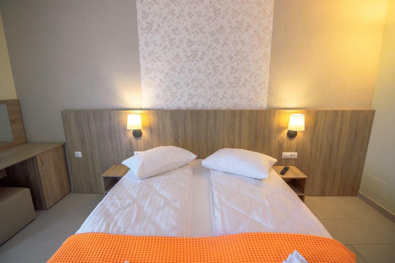 Hotel Piccadilly Mamaia Bagian luar foto