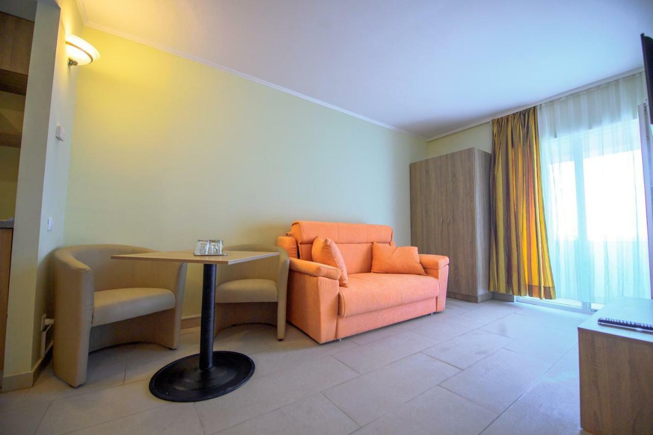 Hotel Piccadilly Mamaia Bagian luar foto