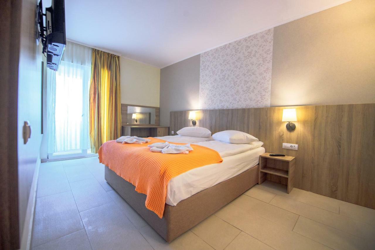 Hotel Piccadilly Mamaia Bagian luar foto