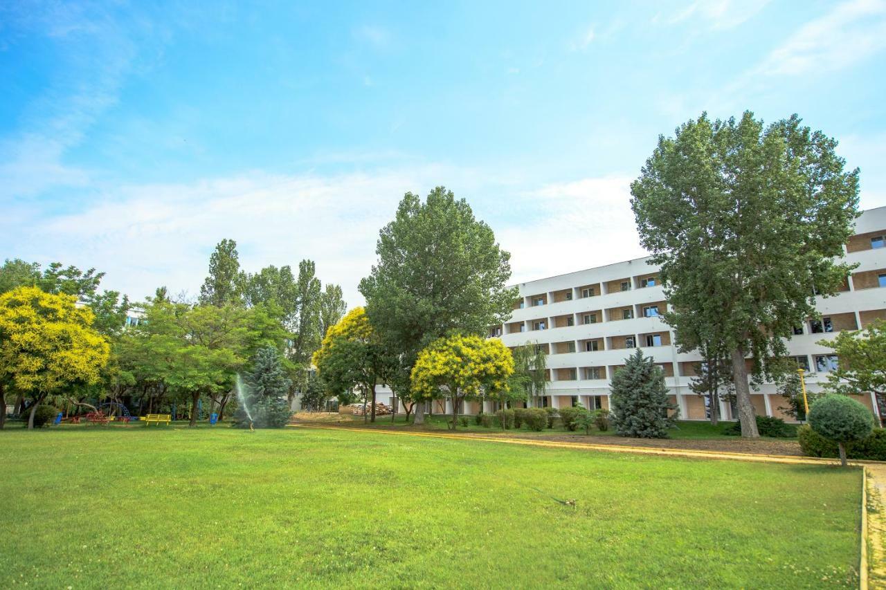 Hotel Piccadilly Mamaia Bagian luar foto
