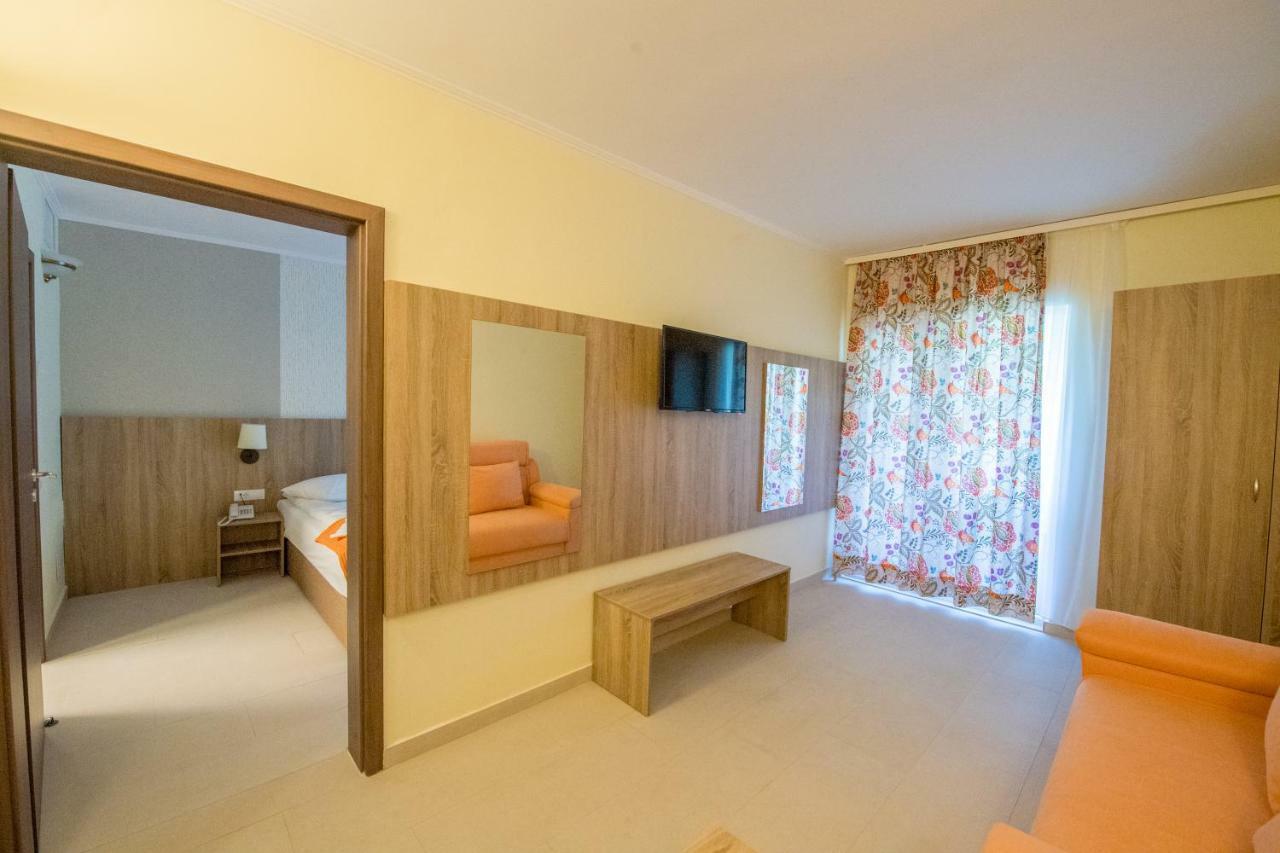 Hotel Piccadilly Mamaia Bagian luar foto
