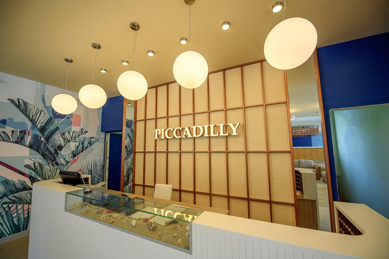 Hotel Piccadilly Mamaia Bagian luar foto